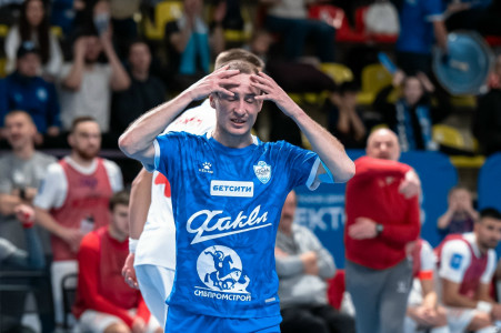 Футболисты «Факела» и «Газпром-Югры» потерпели самые крупные поражения в сезоне