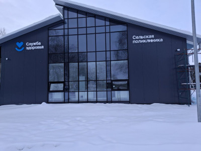 «Ноги примерзают к полу»: работники новой поликлиники в ХМАО за 200 млн рублей пожаловались на холод и недоделки