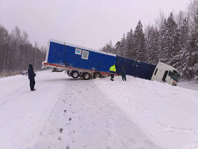 Смертельное ДТП с грузовиком парализовало движение на федеральной трассе Тюмень — Ханты-Мансийск