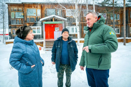 «Администрация сочла расточительством»: жители труднодоступного посёлка в ХМАО в разгар зимы остались без дров