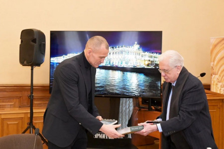 Глава Сургутского района договорился о сотрудничестве с Эрмитажем