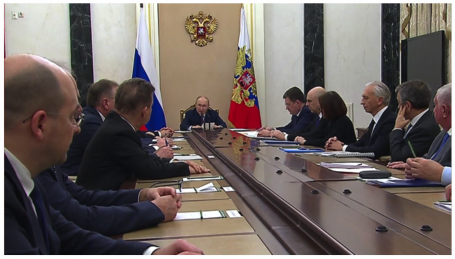 Путин призвал нефтяные компании направить сверхдоходы от временного роста цен на погашение долгов перед банками