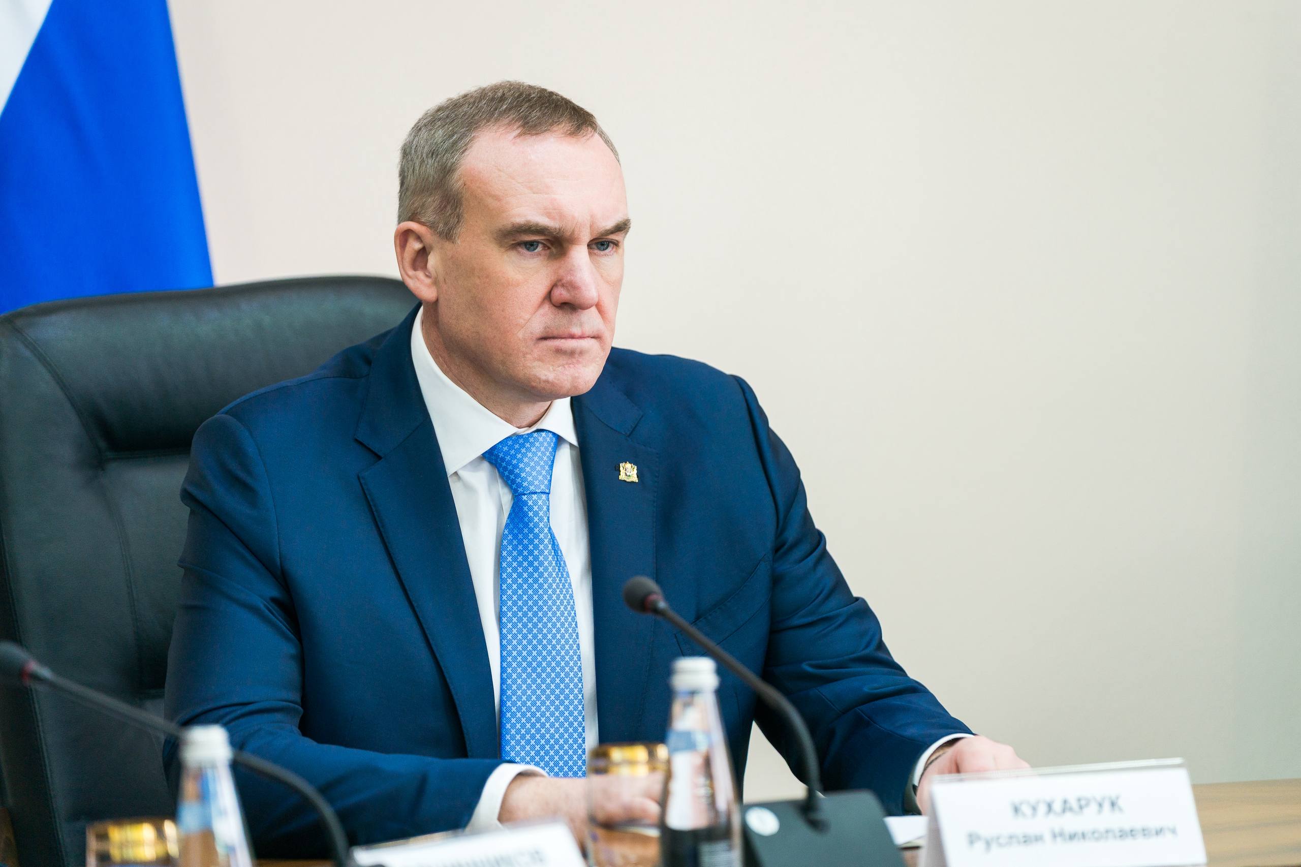 Гражданства мало не покажется