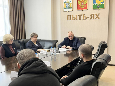 Глава Пыть-Яха оставил жителей один на один с аварийной стеной, грозящей обрушением