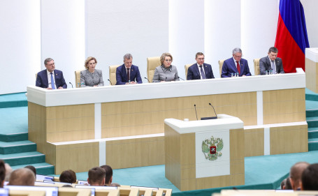 Россия откроет клиники в Таджикистане для проверки мигрантов до въезда в РФ