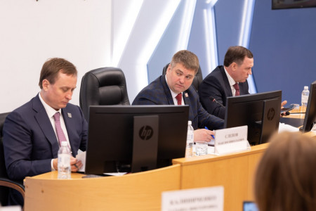 Предвыборное обострение: депутаты думы Сургута внезапно вспомнили, что школы должны не только обещать, но и строить