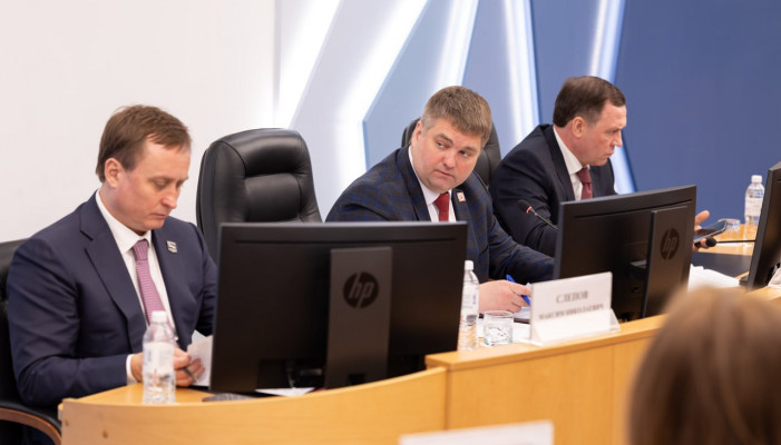 Предвыборное обострение: депутаты думы Сургута внезапно вспомнили, что школы должны не только обещать, но и строить