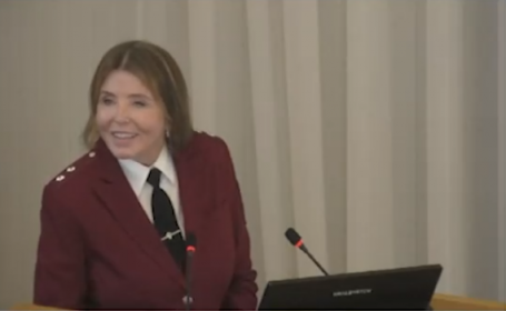 Тюменцы предложили главе Роспотребнадзора выпить пахнущую канализацией воду после сообщения о ее безопасности