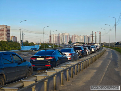 Дефицит бензина в Сургуте вызвал километровые очереди и введение топливных карт