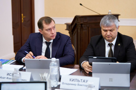 «Этим сроком и ограничится всё»: замгубернатора Ислаев пригрозил увольнениями строительным чиновникам за срыв проектов по благоустройству