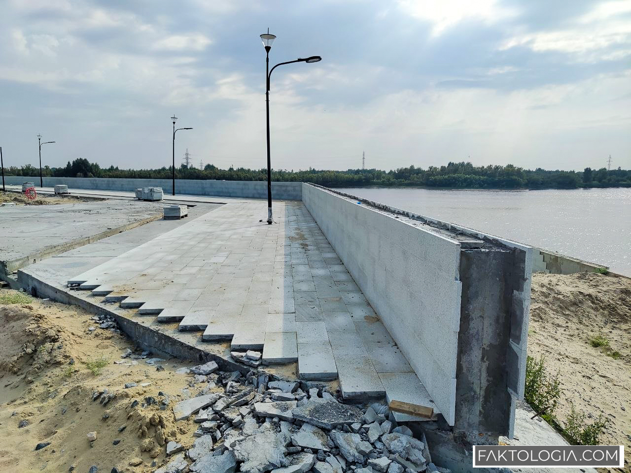 Без разрешения, без надзора, но с бюджетными деньгами