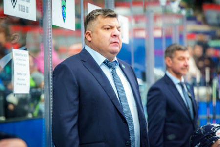 Чемпион ВХЛ из ХМАО доигрался до 23 места, болельщики требуют увольнения главного тренера «Югры»
